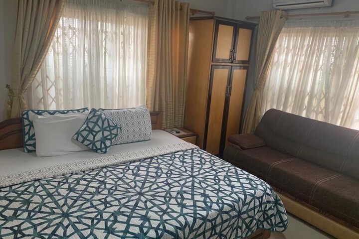 Room 9 of 20