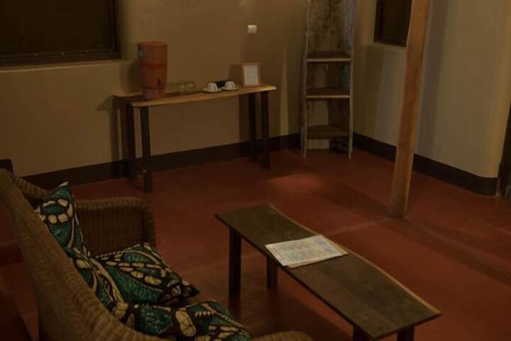 Room 8 of 18