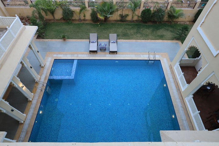 Pool 24 of 40