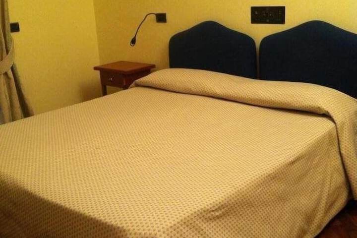 Room 5 of 12