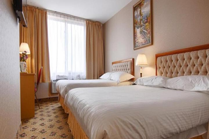 2 Double Beds (6 of 9)