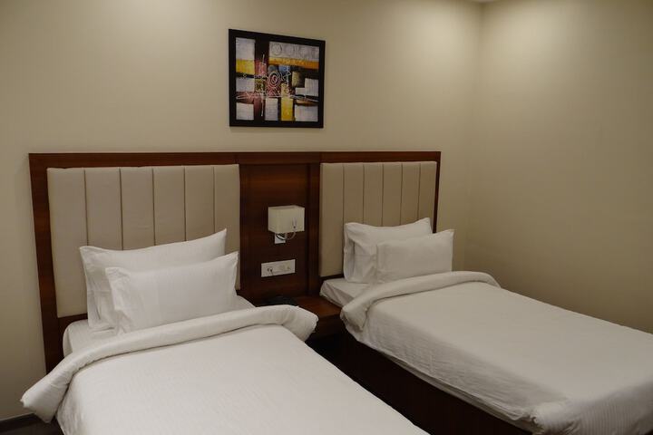 Room 6 of 30