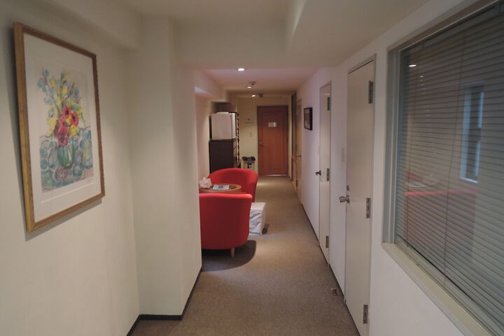 Room 18 of 100