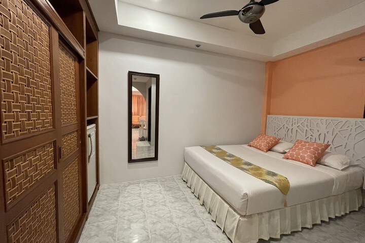 Room 12 of 70