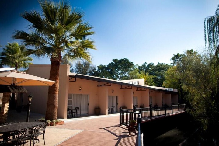 Dining 46 of 48
