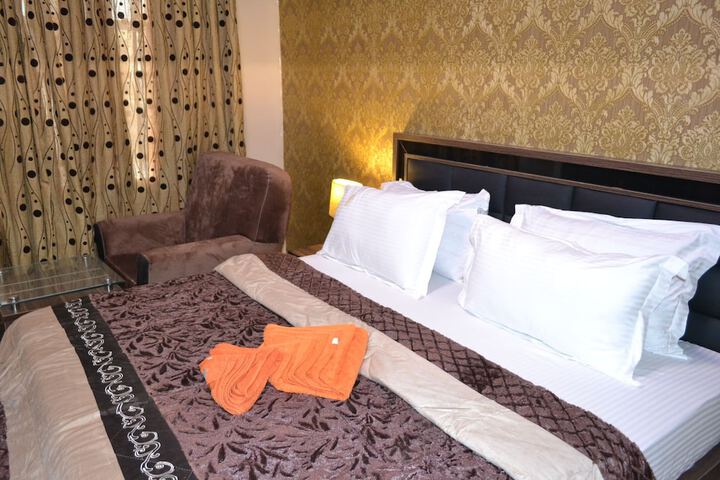 Room 3 of 27