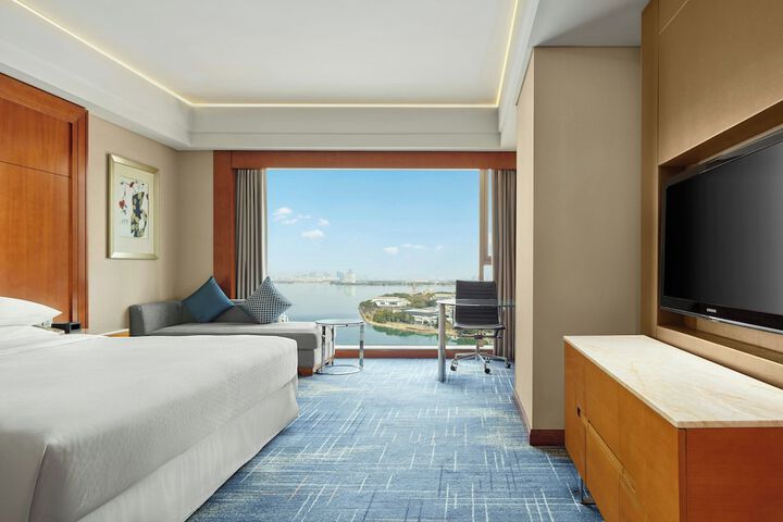 Room 27 of 104