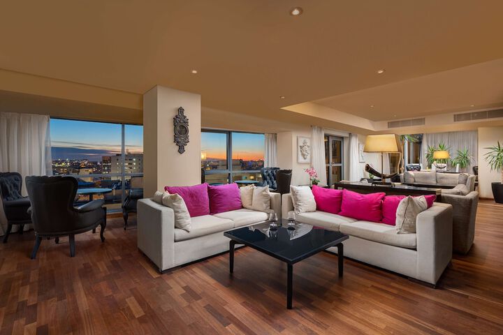Lounge 172 of 214