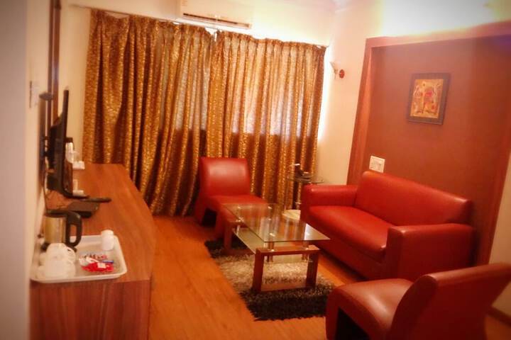 Room 4 of 36