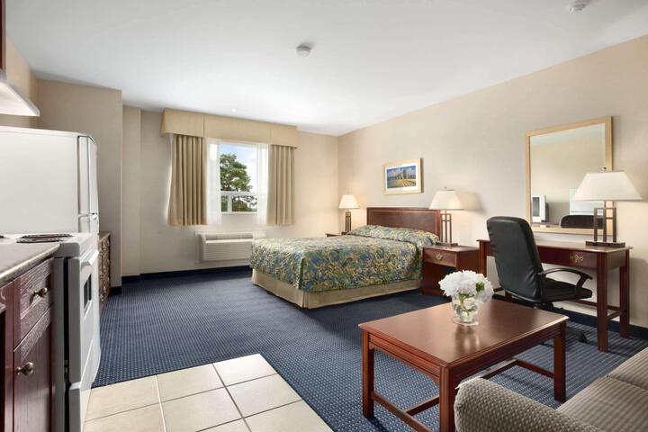 1 King Bed (3 of 14)