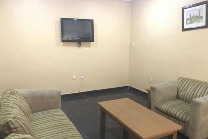 Lounge 8 of 15