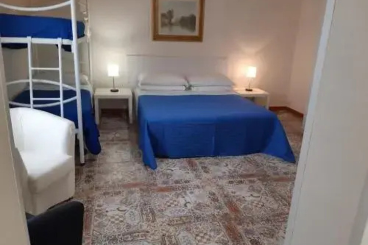 Room 5 of 18