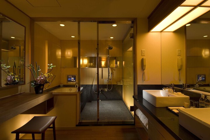 Room 25 of 85