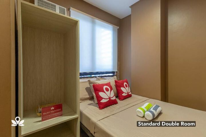 Suite 18 of 32