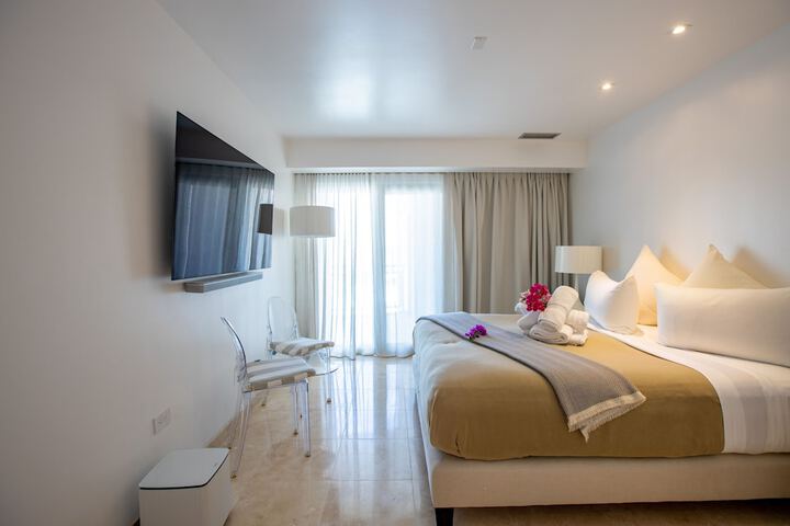Room 44 of 230