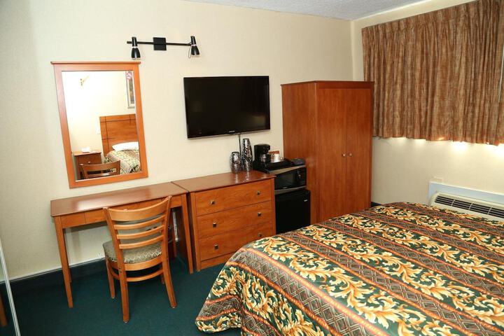 Room 17 of 37