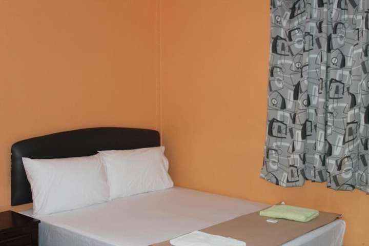 Room 3 of 28