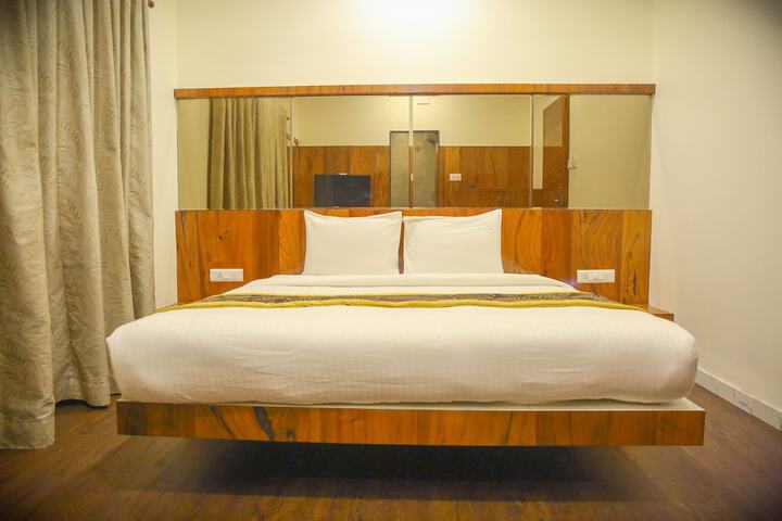 Room 14 of 33