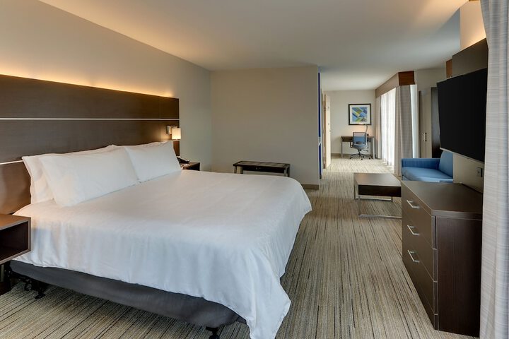 1 King Bed Suite (4 of 12)