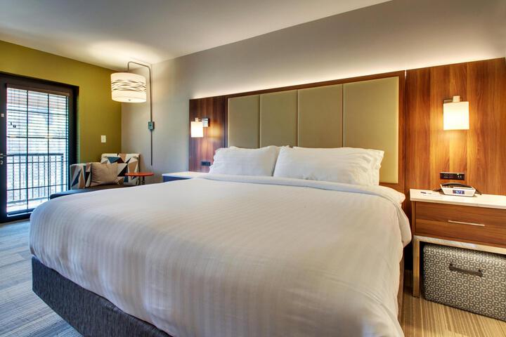 Standard Room, King or Two Doubles (2 of 2)