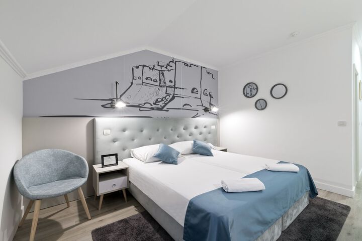 Room 15 of 52