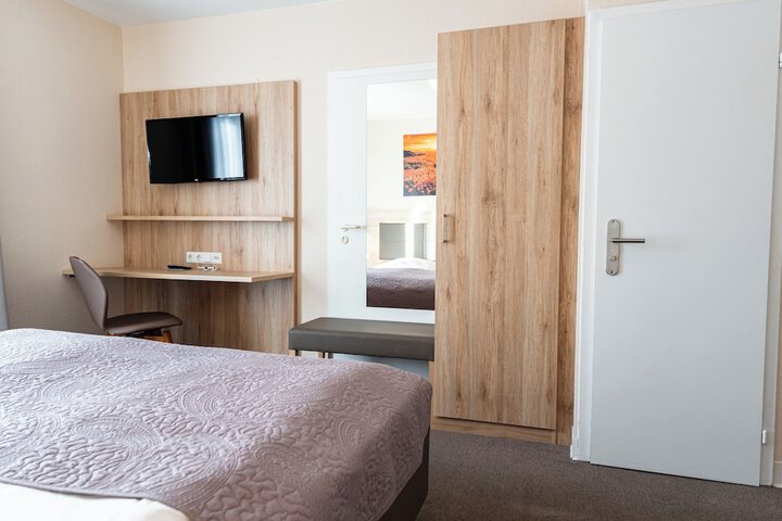 Room 21 of 83