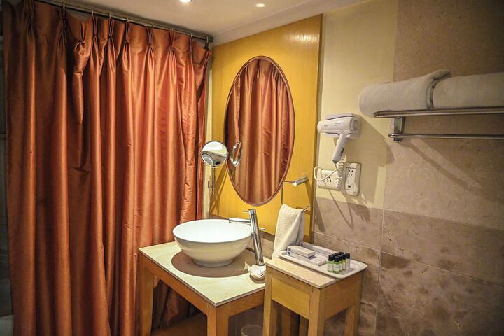 Room 50 of 76