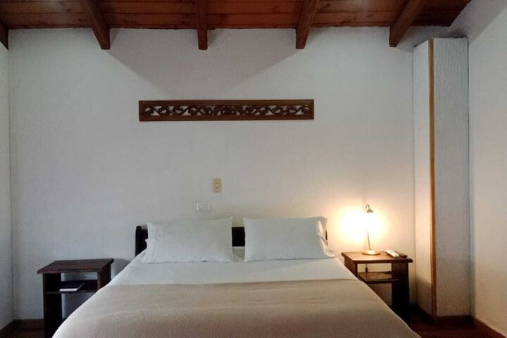Room 10 of 28