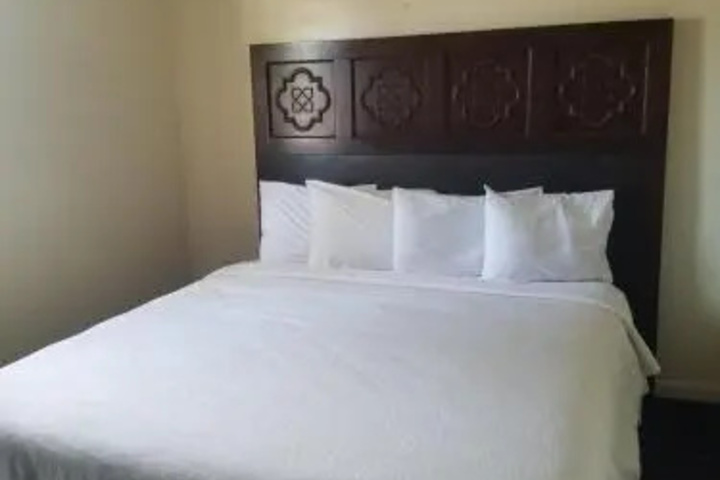 Room 5 of 11