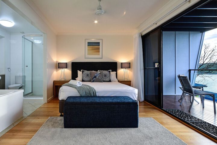 Room 6 of 25