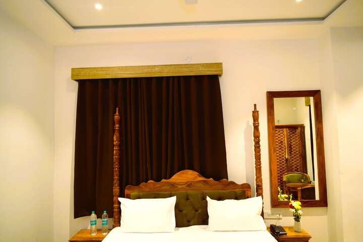Room 6 of 15