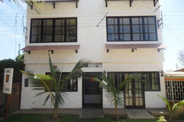 EL ESCUDERO LODGE