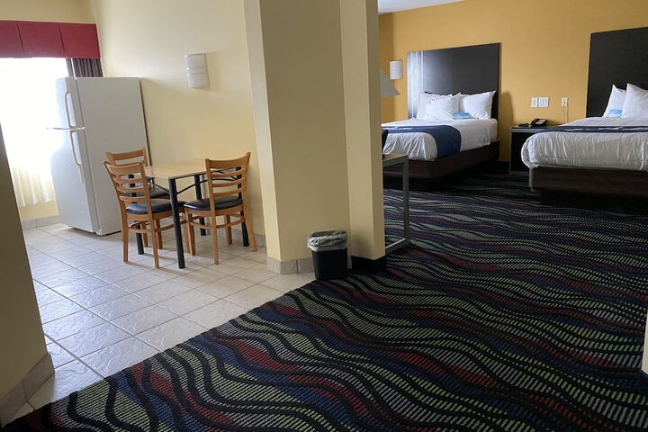 2 Queen Beds (4 of 16)
