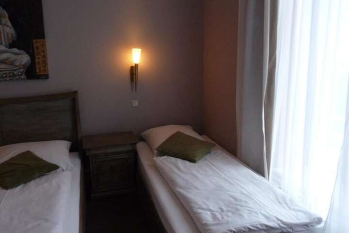 Room 33 of 50
