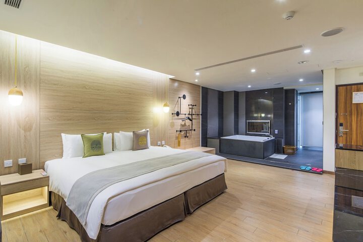 Room 52 of 129