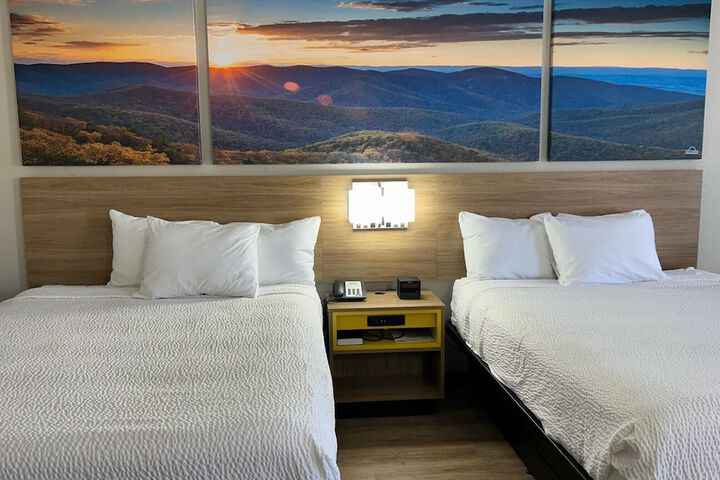 1 Queen Bed (6 of 16)