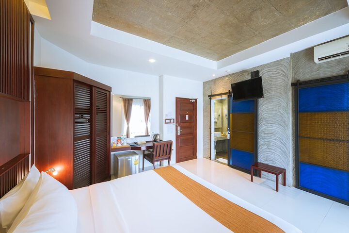 Room 13 of 40