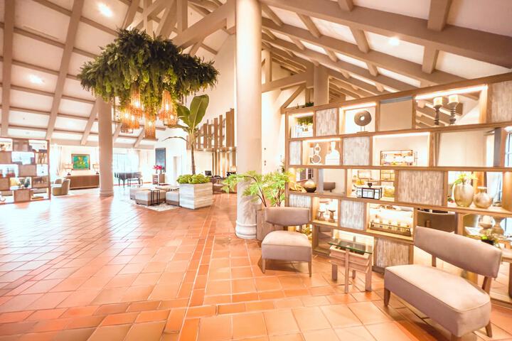 Entrance & Lobby