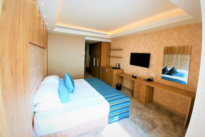 Room 20 of 97