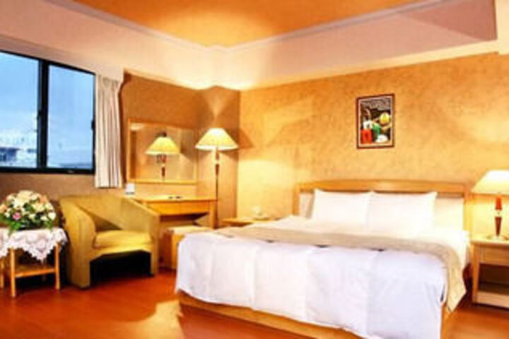 Room 8 of 15