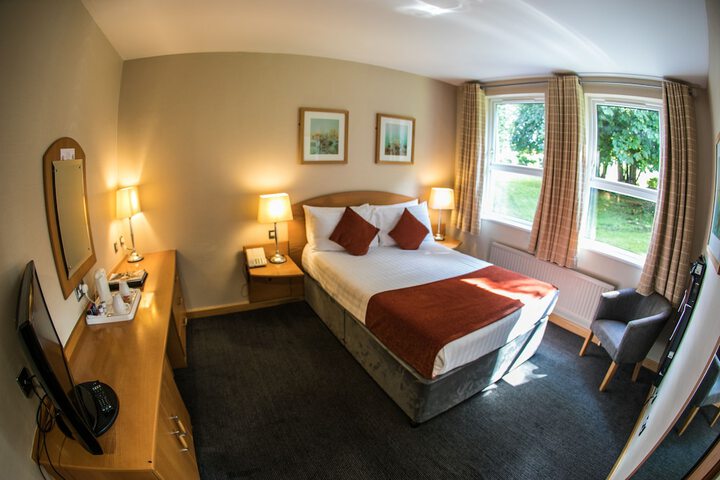 Room 4 of 72