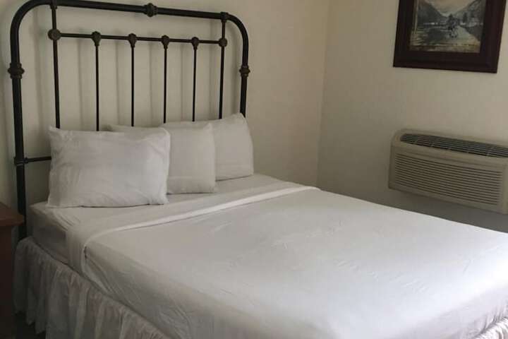 Room 12 of 38