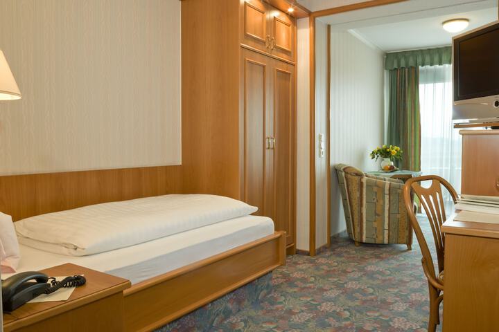 Room 7 of 36