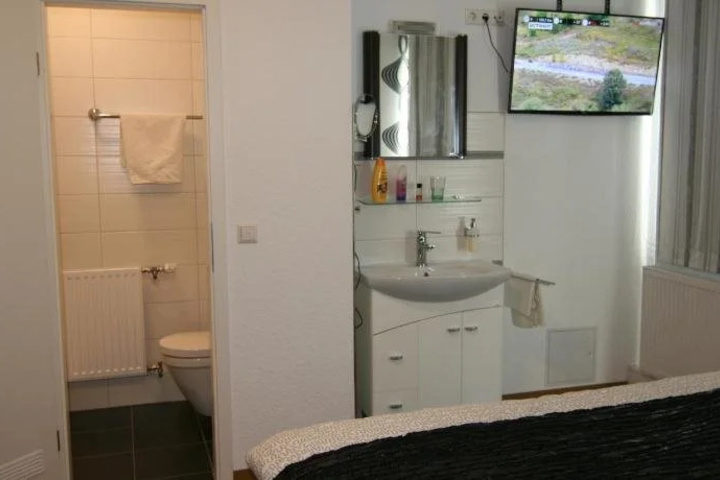 Room 4 of 14