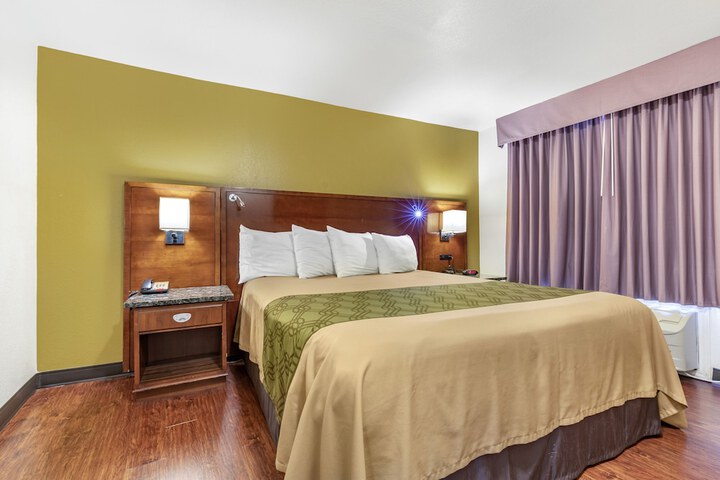 1 King Bed (7 of 14)