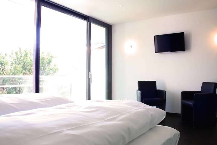Room 3 of 44