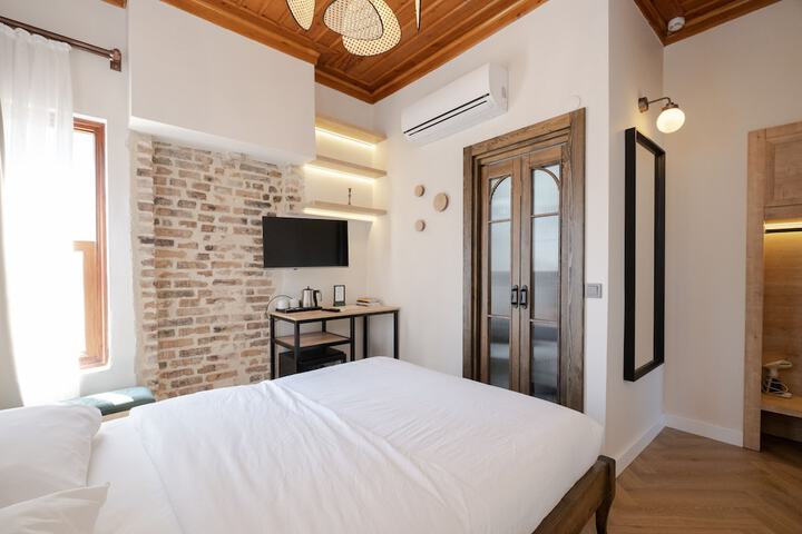 Room 20 of 80