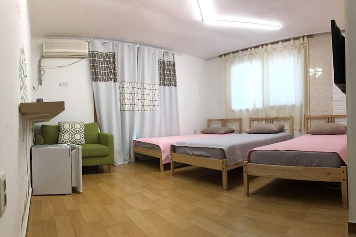 Room 12 of 47