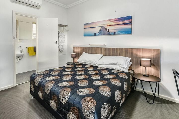 Room 8 of 18