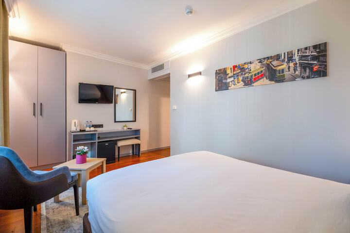 Room 34 of 71
